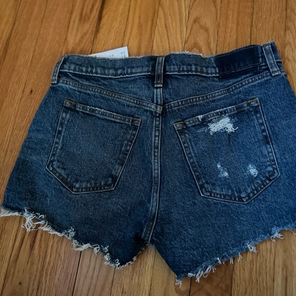 NWT- Abercrombie Mom Short- Midrise - Picture 6 of 6